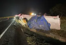 Vuelca de cami&oacute;n con plataforma en la 57