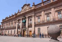 Servicio m&eacute;dico para trabajadores estatales sigue garantizado: No&eacute; Lara