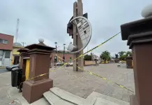 Viento da&ntilde;a monumento en Plaza Milenio