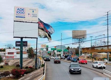 Fuertes vientos desprenden espectacular en Av. Muñoz