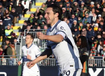 Inter de Milán vence a Venezia y se acerca al liderato en la Serie A