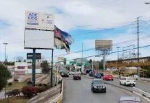 VIDEO | Vientos desprenden espectacular en avenida Mu&ntilde;oz