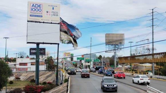 VIDEO | Vientos desprenden espectacular en avenida Muñoz