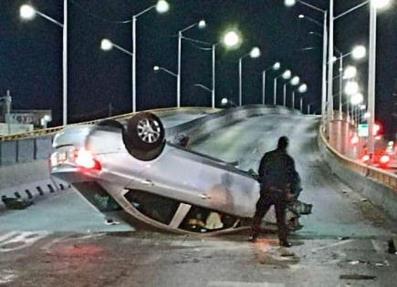 Vuelcan dos autos en distintos hechos