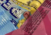 La FDA proh&iacute;be el colorante rojo 3 en alimentos por riesgo de c&aacute;ncer