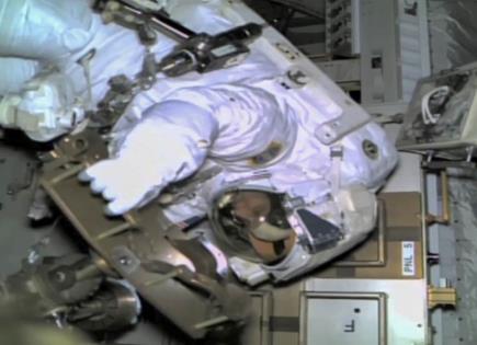 Astronauta de la NASA realiza caminata espacial tras 7 meses en órbita