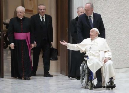 El papa Francisco se lastima el brazo en una caída, la segunda en poco más de un mes