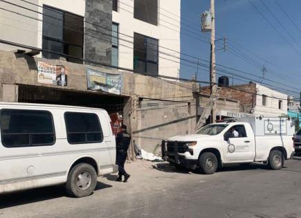 Muere albañil al caer andamio en edificio de Santos Degollado (video)