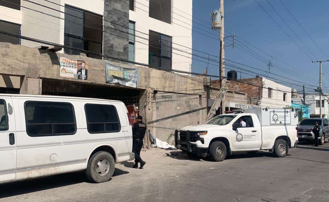 Muere albañil al caer andamio en edificio de Santos Degollado (video) Muere albañil al caer andamio en edificio de Santos Degollado (video)