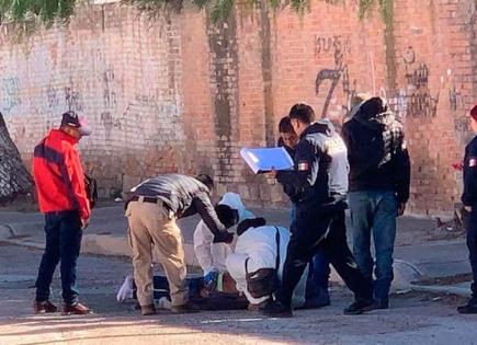 Asesinan a joven y tiran el cuerpo encobijado