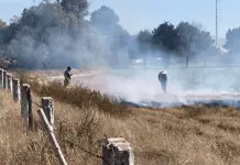 Bomberos intensifican combate a incendios en pastizales en Soledad