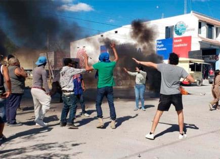 Colonos bloquean Avenida las Torres