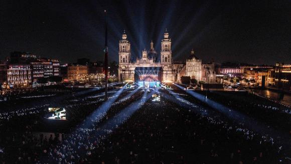 Noche de rock en el Zócalo con Fito Páez y bandas mexicanas