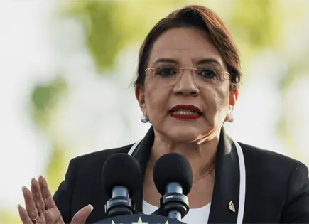 Expresidente liberado por Trump "planea golpe de Estado", alerta Xiomara Castro