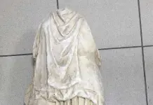 Hallazgo de estatua de mármol de 2.000 años en Grecia