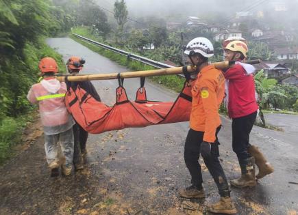 Inundaciones y deslizamientos de tierra en Indonesia