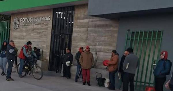 Se cae sistema en cajas de Finanzas