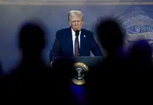 Si compañías producen en EU no habrá aranceles, insiste Trump