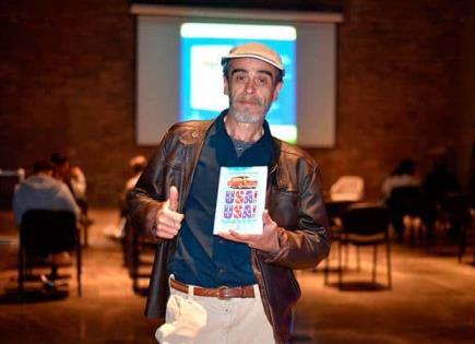 Esteban Martínez Sifuentes presentó su libro “USA! USA!”