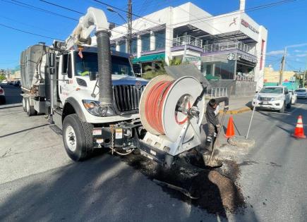 Halla Interapas más de 2 toneladas de desechos en drenajes