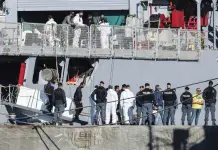 Traslado de migrantes de Italia a centros en Albania