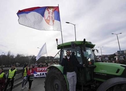 Campesinos se unen a protestas en Serbia