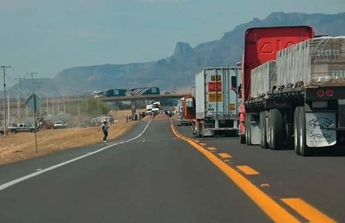Alerta emitida por EU por asaltos en carretera de Nuevo León
