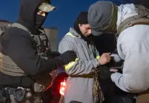 Agentes de inmigraci&oacute;n de EEUU dicen que los peores van primero, pero ya no hay pase libre