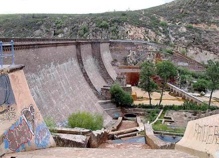 Buscan lugar para comerciantes de la Presa San José