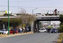 Repartidores de apps bloquean Eje Vial y carretera 57 Repartidores de apps bloquean Eje Vial y carretera 57