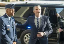 Trump firma orden que podría poner en marcha un futuro veto a las tropas transgénero Trump firma orden que podría poner en marcha un futuro veto a las tropas transgénero