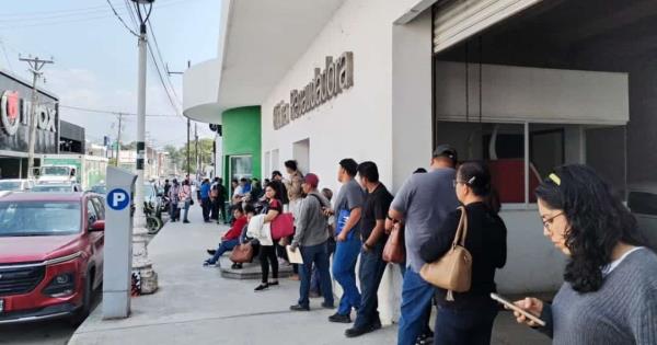 Caos en Finanzas de Valles: filas de hasta ocho horas por falta de personal