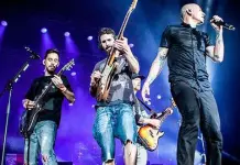 Linkin Park regala tamales antes de concierto en CDMX