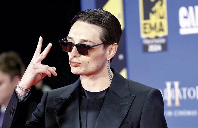 "Ella baila sola" divide opiniones entre fans.