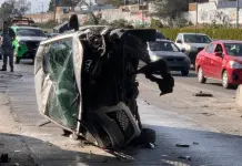 Choque y volcadura en el bulevar Río Santiago y puente San Felipe deja solo daños materiales Choque y volcadura en el bulevar Río Santiago y puente San Felipe deja solo daños materiales