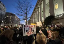 Manifestaci&oacute;n contra Elon Musk por su rol en el Gobierno de Trump
