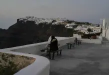 Turistas y terremotos en Santorini: Una experiencia única
