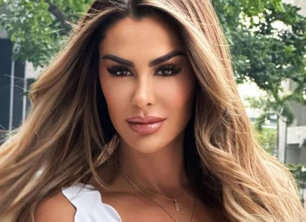 La Elegancia de Ninel Conde en un Vestido de Quinceañera