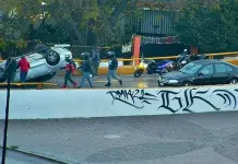 Accidente en curva hacia la Alameda provoca caos vehicular