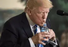 Trump firma orden para regresar a los popotes de plástico Trump firma orden para regresar a los popotes de plástico