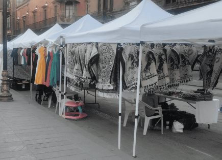 Comerciantes del Pueblo Libre retan a autoridades y se instalan en Plaza de Armas