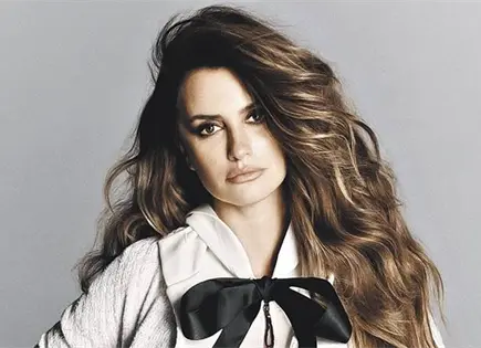 Pen&eacute;lope Cruz destaca homenaje de U2 a Rosal&iacute;a en Londres