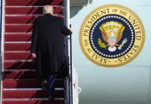 Trump visita avión de Boeing y destaca retraso en la entrega de Air Force One Trump visita avión de Boeing y destaca retraso en la entrega de Air Force One