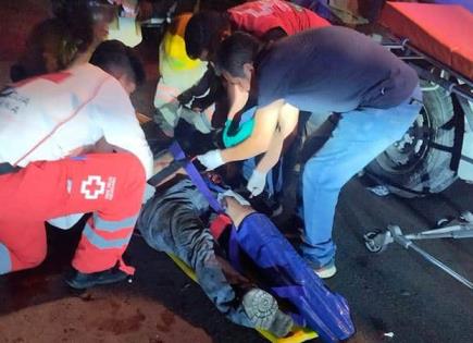 Camioneta arrolla a un motociclista