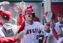 Mike Trout de los Angelinos: Cambio al jard&iacute;n derecho por lesiones cr&oacute;nicas
