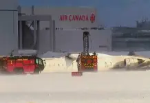 Se estrella avión en aeropuerto de Toronto; hay varios heridos Se estrella avión en aeropuerto de Toronto; hay varios heridos