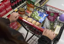 Funcionarios de Trump quieren prohibir la compra de comida chatarra con cupones del gobierno