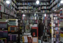 Impacto de las redadas policiales en librerías de Cachemira