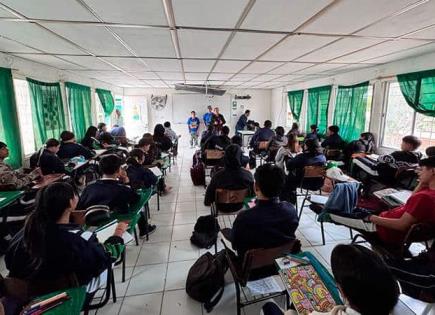 Ofrecen pláticas a estudiantes para prevenir la violencia