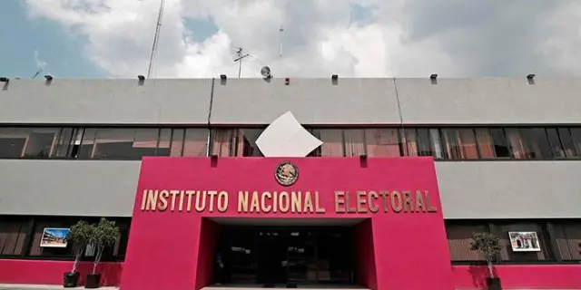 INE impone multas millonarias a partidos políticos en México